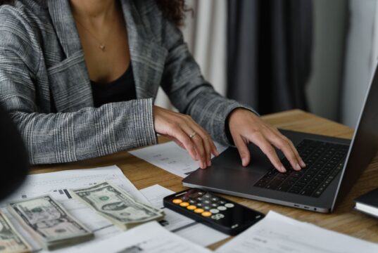 Global Salary Comparison 2026: Canada, UK, USA & Visa Jobs